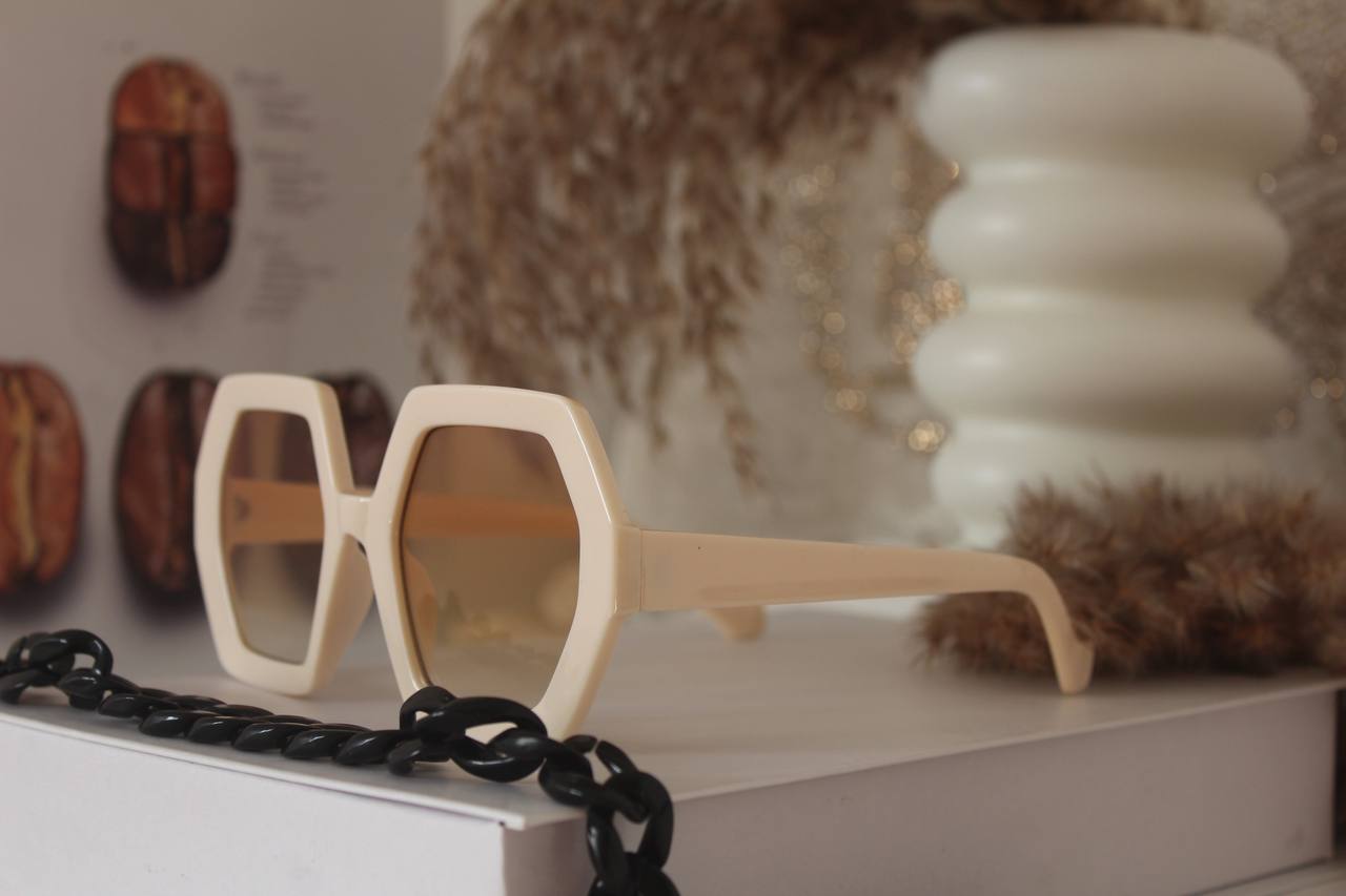 13Visionary : lunettes stylées durables et 100% protection UV, prêtes à distribuer